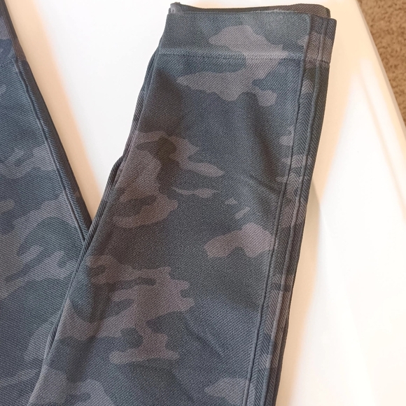SPANX Camouflage Leggings - Blue and Black - Picture 4 of 15